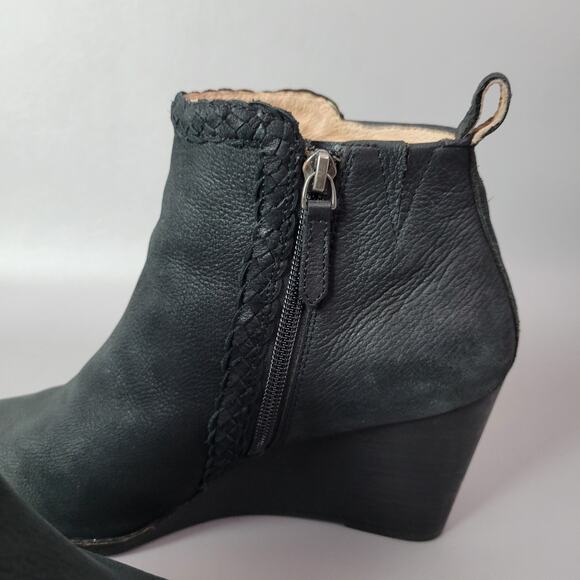 Caslon Womens Black Leather Zip High Wedge Heel Ankle Boots 9.5 M Waterproof - Picture 4 of 13